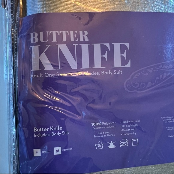 A Salt With Deadly Weapon Halloween Couples Costume Funny Pun NWT - Picture 12 of 12